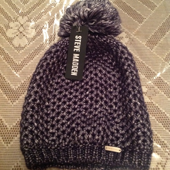 Steve Madden Accessories - Steve Madden Pom Pom hat